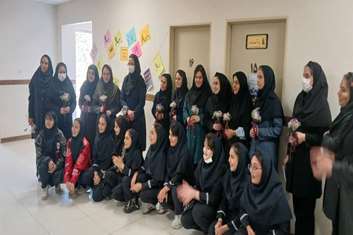 تجلیل دانش آموزان از پرسنل شبکه بهداشت ودرمان به مناسبت روز پرستار میلاد حضرت زینب (س)
