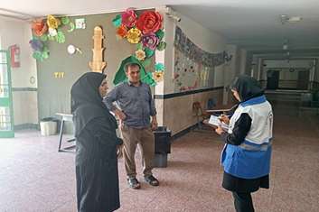نظارت و بازرسی کارشناسان بهداشت محیط از حوزه‌های برگزاری کنکور سراسری در شهرستان بهارستان