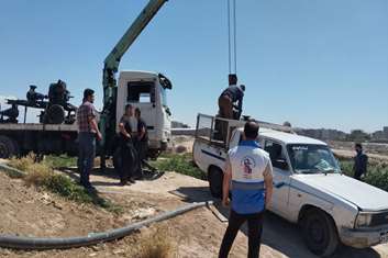 جمع‌آوری پمپ‌های غیرمجاز از بستر رودخانه شادچای در راستای صیانت از منابع آب و حفظ بهداشت عمومی