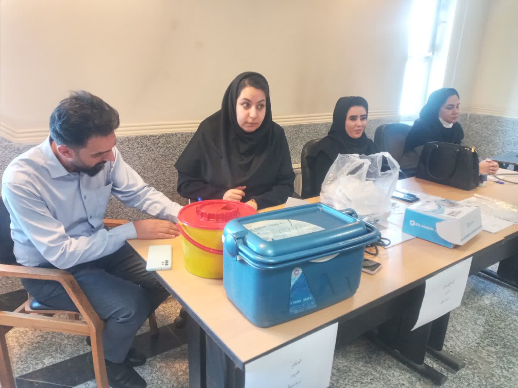 ارائه خدمت جوانان و میانسالان به دانشجویان و پرسنل دانشگاه پیام نور 