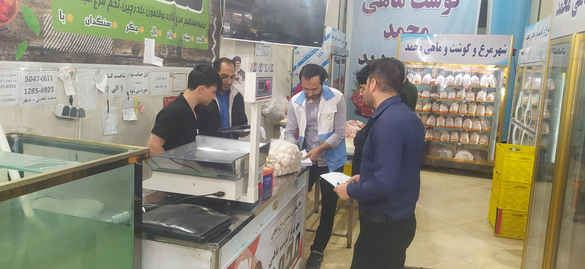 فعالیت کارشناسان بهداشت محیط شبکه بهداشت و درمان شهرستان بهارستان در گشت مشترک