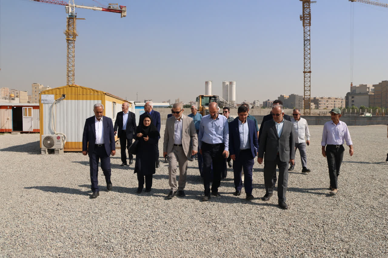 بازدید فرماندار و مدیر شبکه بهداشت از کلینیک خیرساز نسیم‌شهر و بررسی روند تکمیل کلینیک و بیمارستان حضرت ابوالفضل(ع)